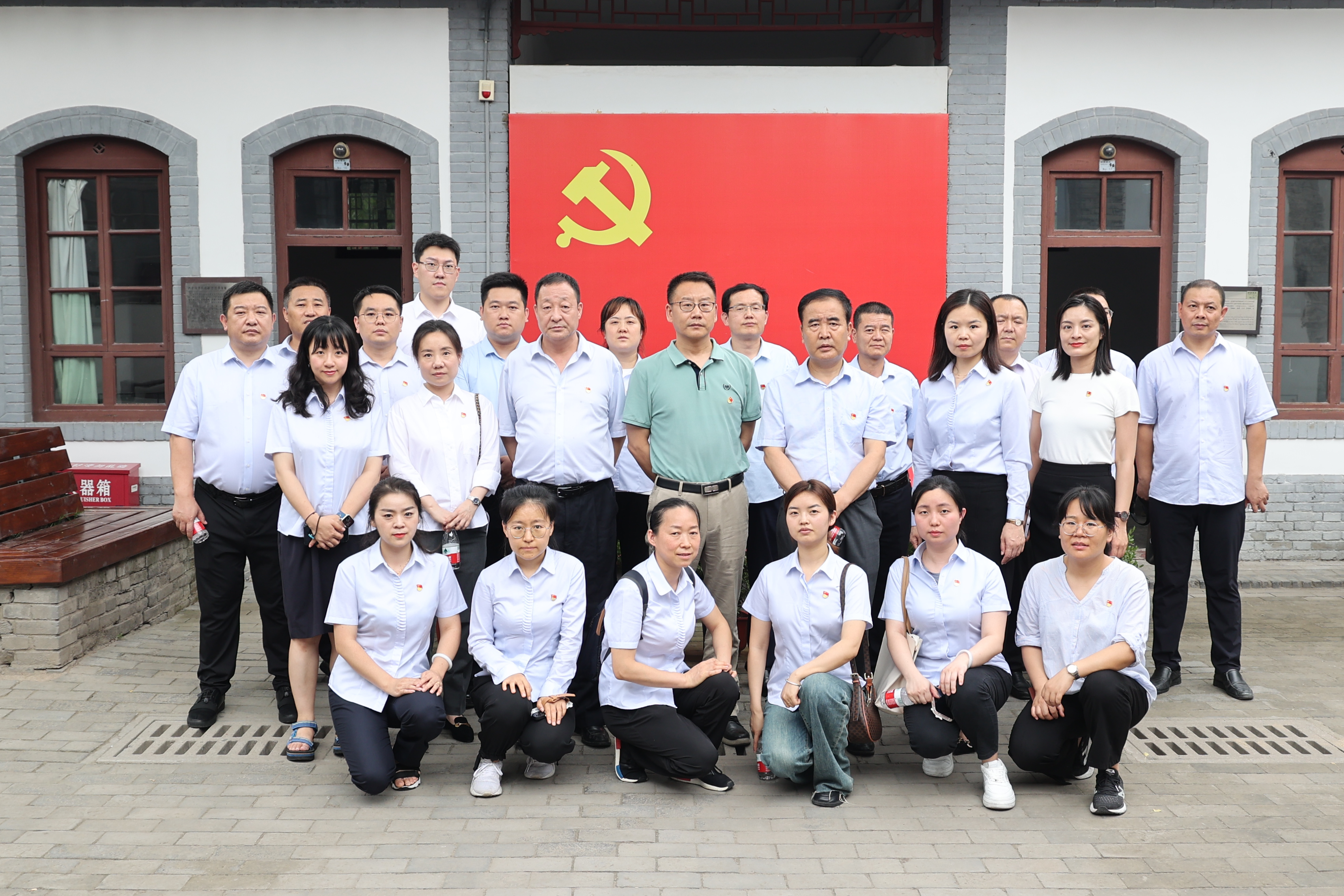 公司黨委組織開展“學(xué)黨章、悟思想、強(qiáng)黨性、  善作為”主題黨日活動(dòng)